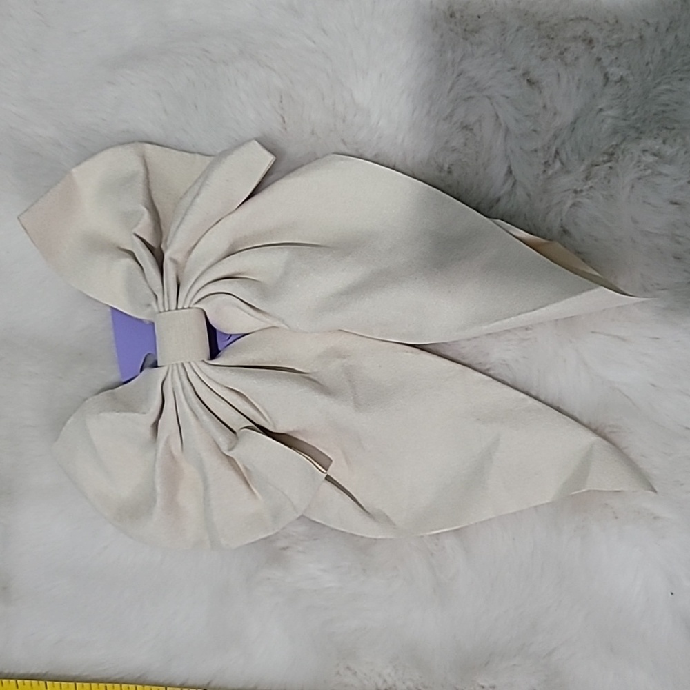 🤍🎀 Ivory Suede Hair Bow Clip